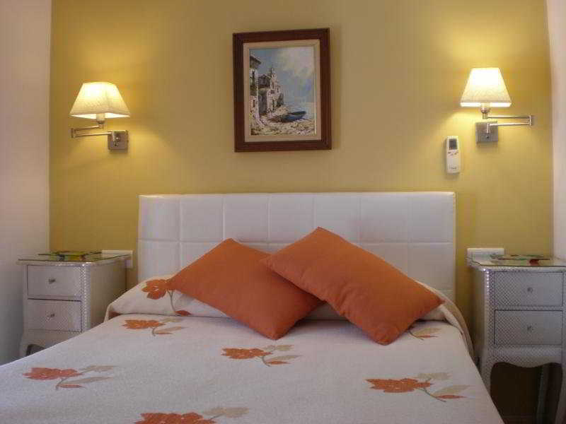 Apartamentos Abril Nerja Exterior photo